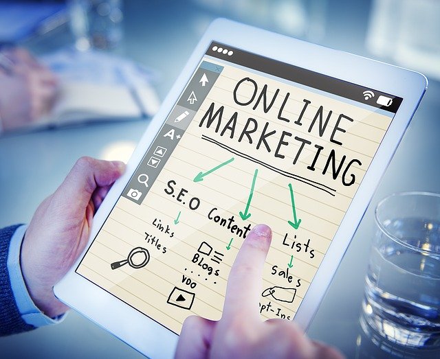 tabulka ukazující součásti online marketingu